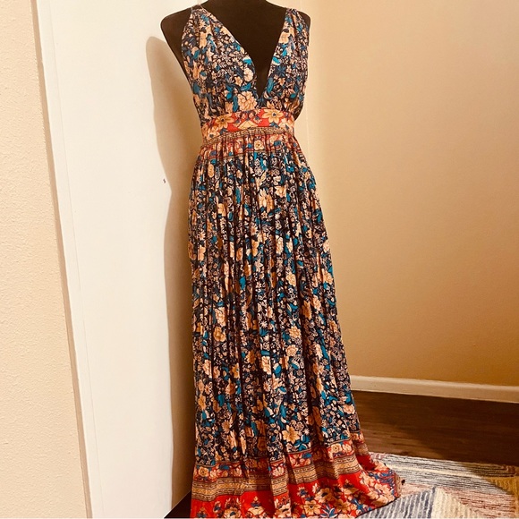Bohemian Maxi Multi-Colored flowered Large Dress - Picture 2 of 9